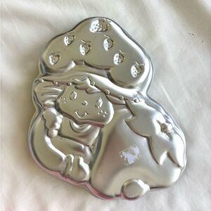 Strawberry shortcake cake pan tin Wilton